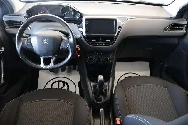 Peugeot 208 view 8