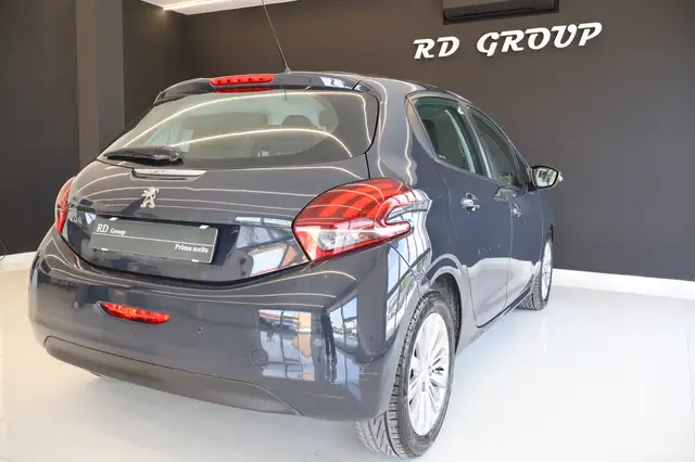 Peugeot 208 view 6