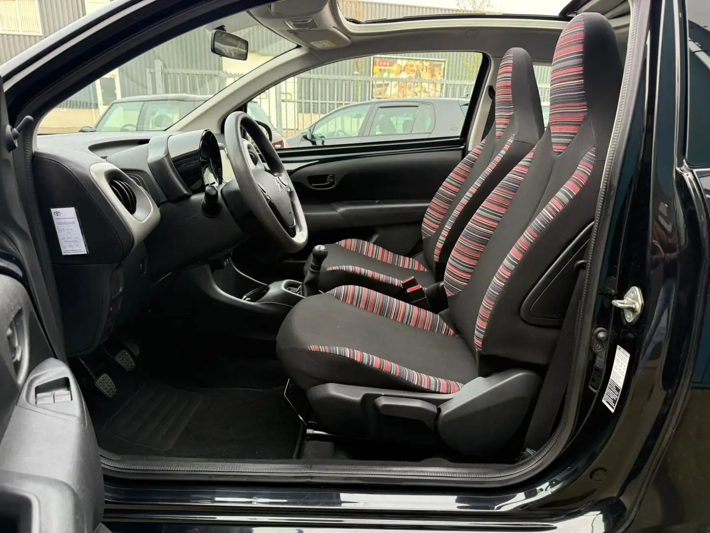 Citroen C1 1.0 e-VTi Shine Edition Cabriotop Airco Cruise Led Zwart - 2