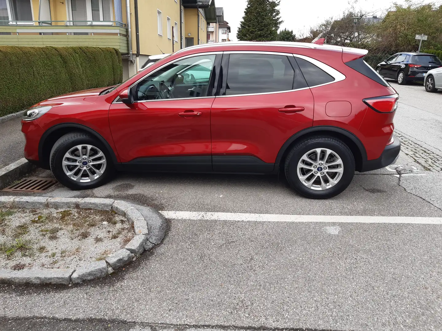 Ford Kuga Kuga 1,5 EcoBlue Titanium Titanium Rot - 1