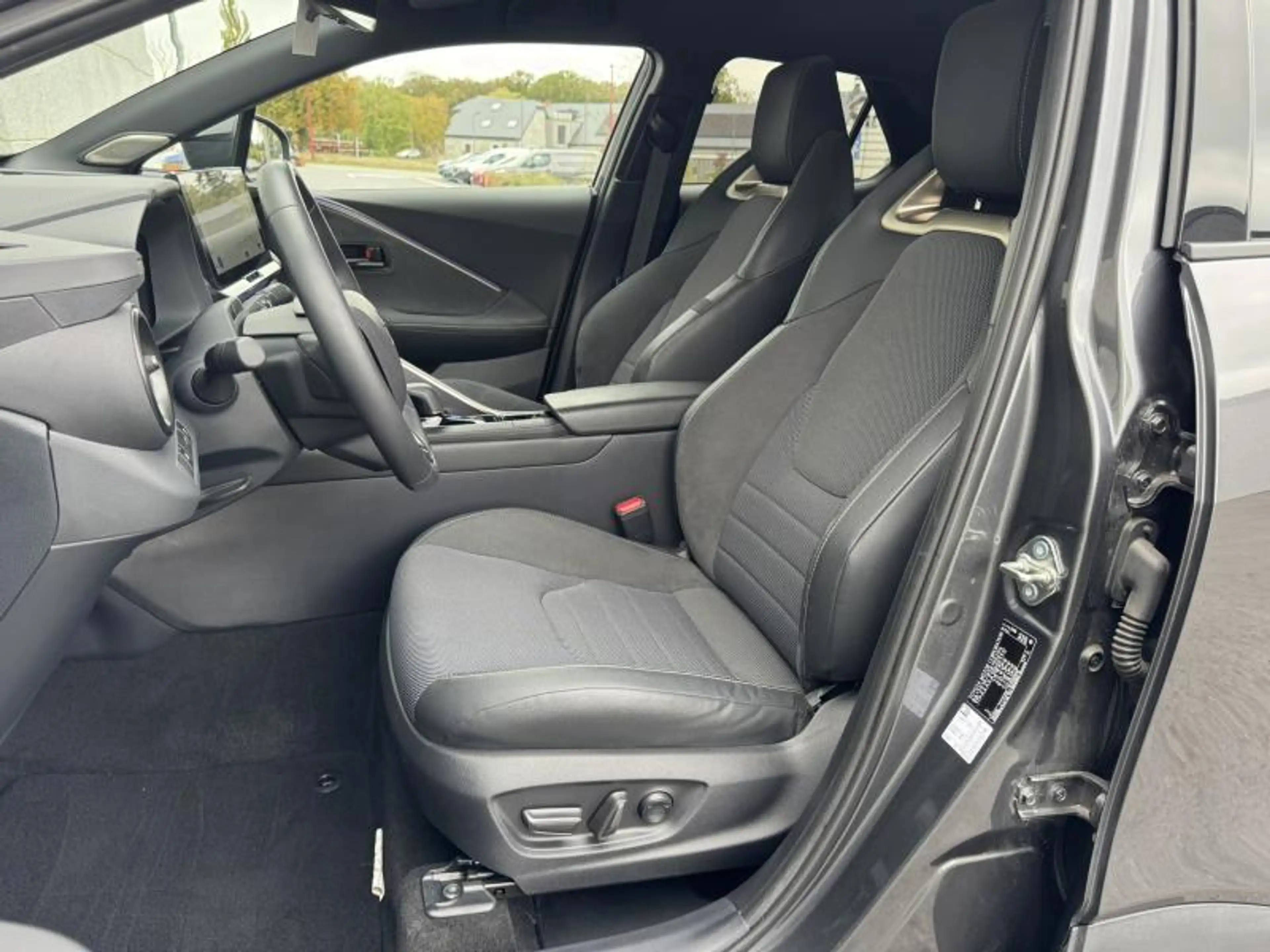 Toyota C-HR 1.8 Hybride Premium + Luxury pack ! — photo 12