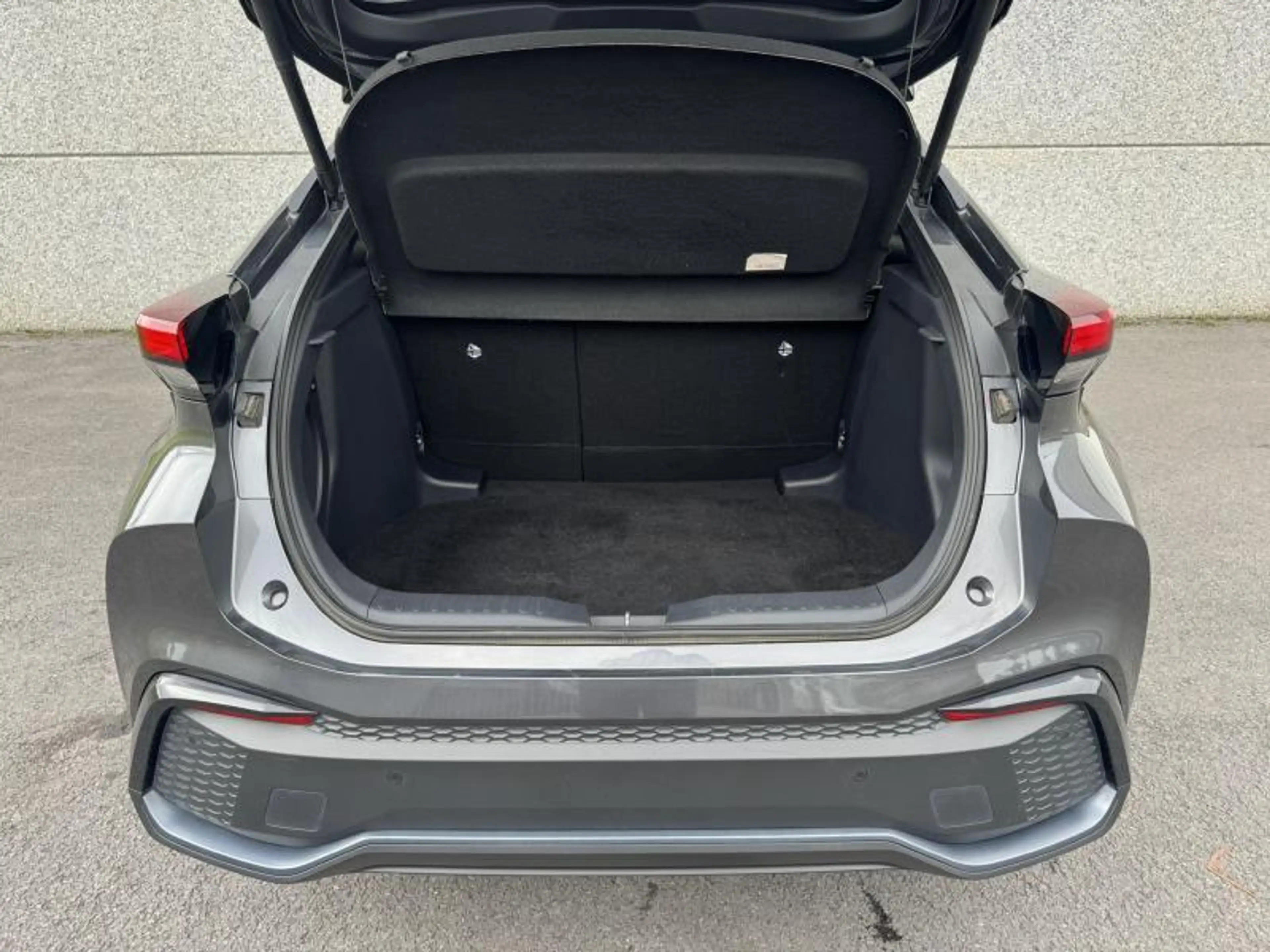 Toyota C-HR 1.8 Hybride Premium + Luxury pack ! — photo 7