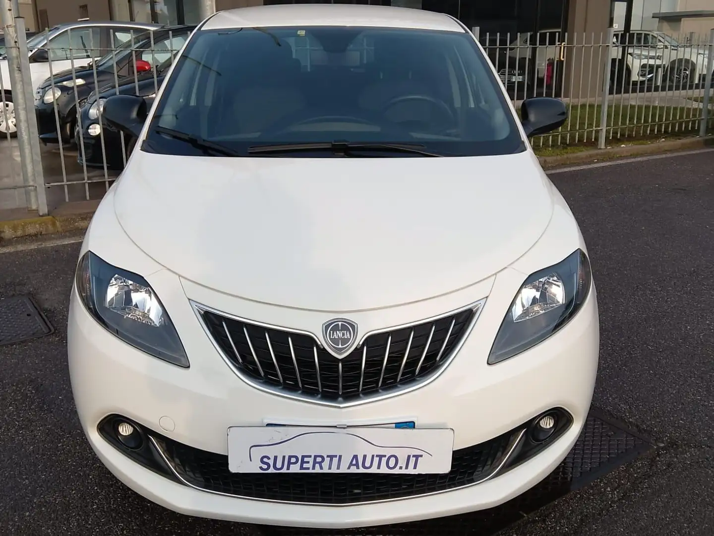 Lancia Ypsilon Ypsilon 2021 1.2 Ecochic Gpl 69cv neopatentati Bianco - 2
