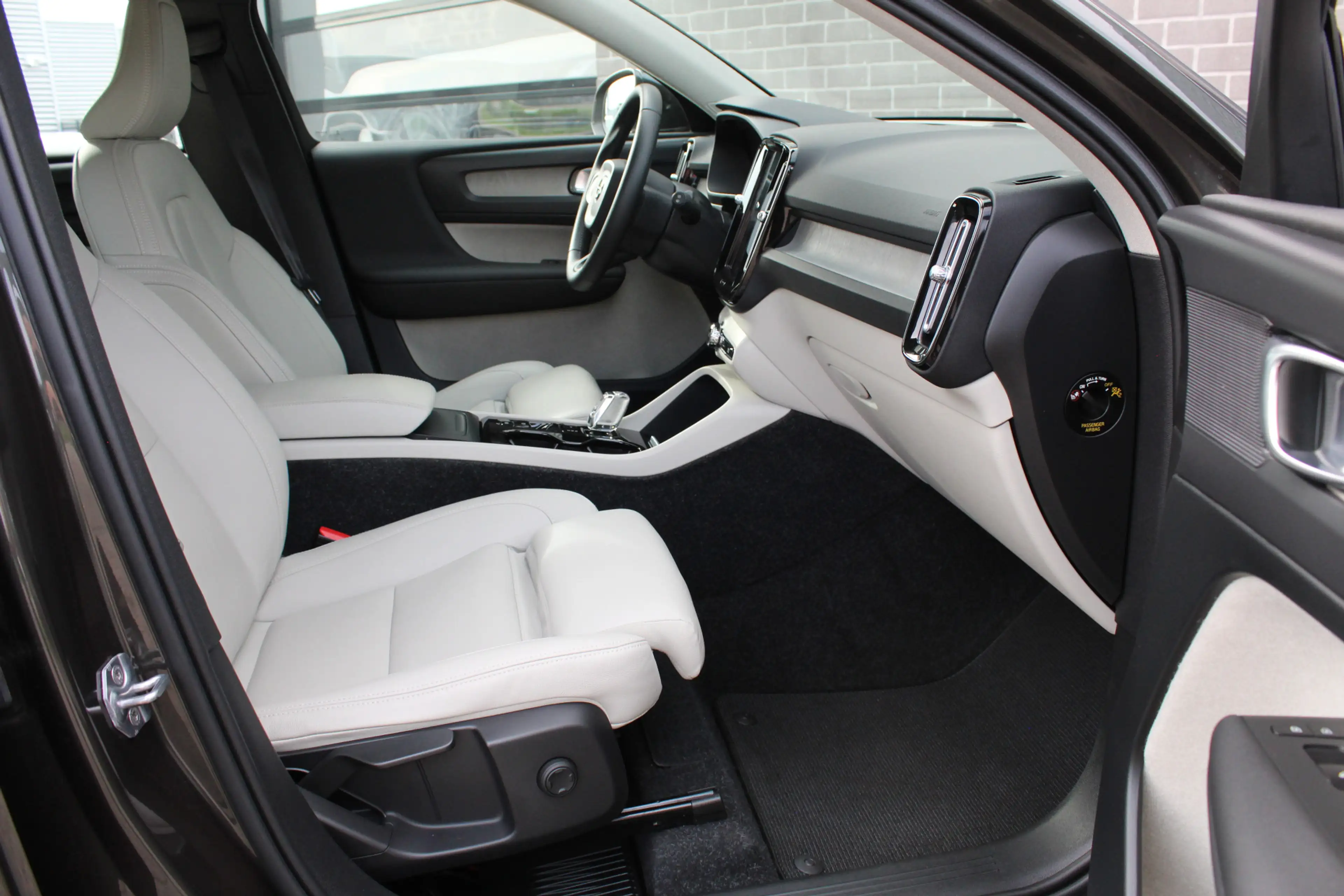 Volvo XC40 2.0 T5 AWD Inscription / Camera / LED / 248PK / N. — photo 9