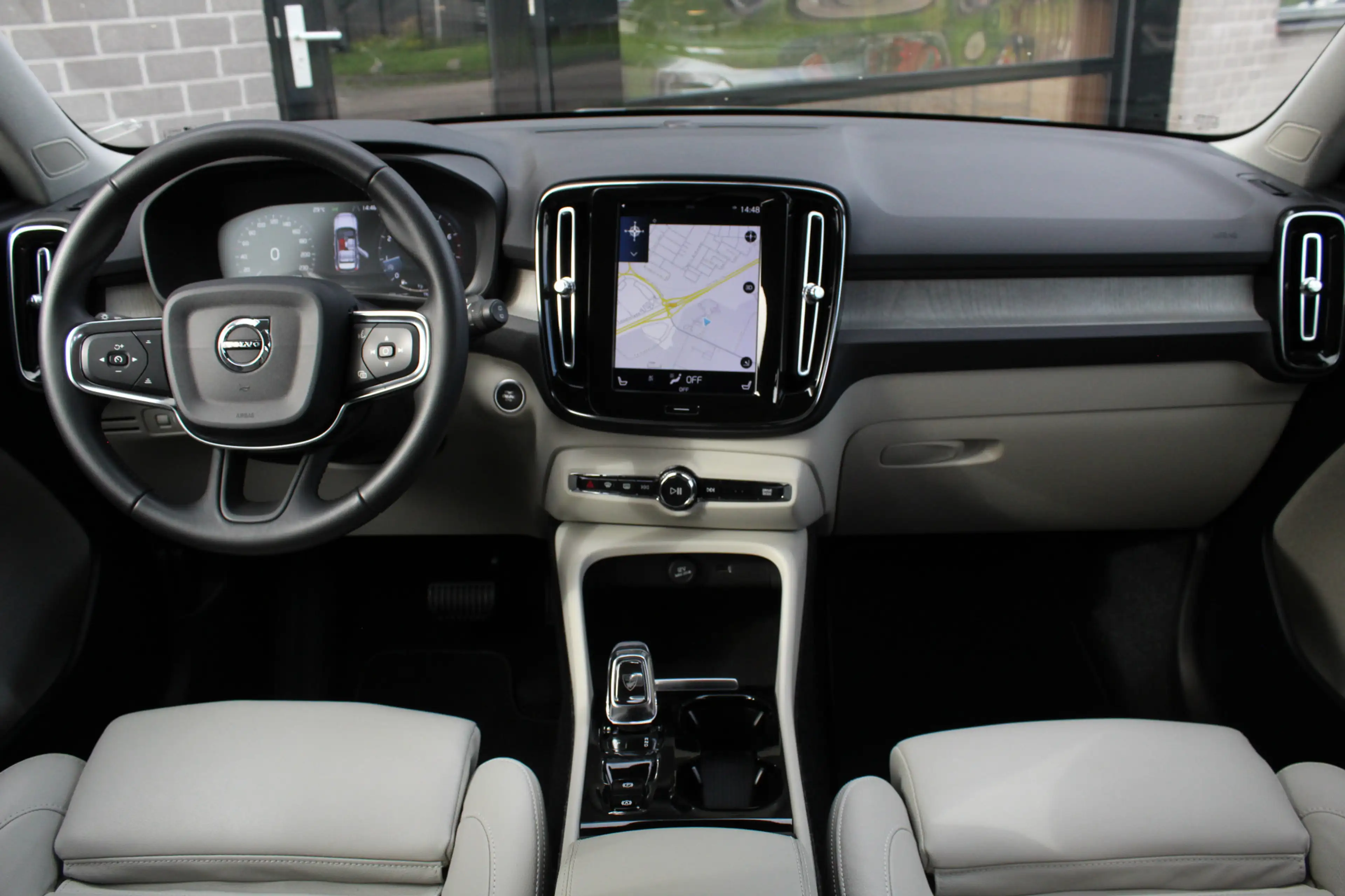 Volvo XC40 2.0 T5 AWD Inscription / Camera / LED / 248PK / N. — photo 2