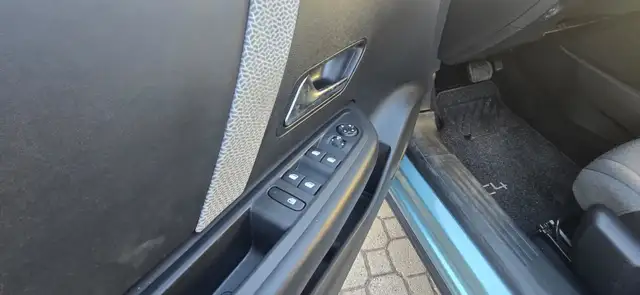 Citroen C4 view 12