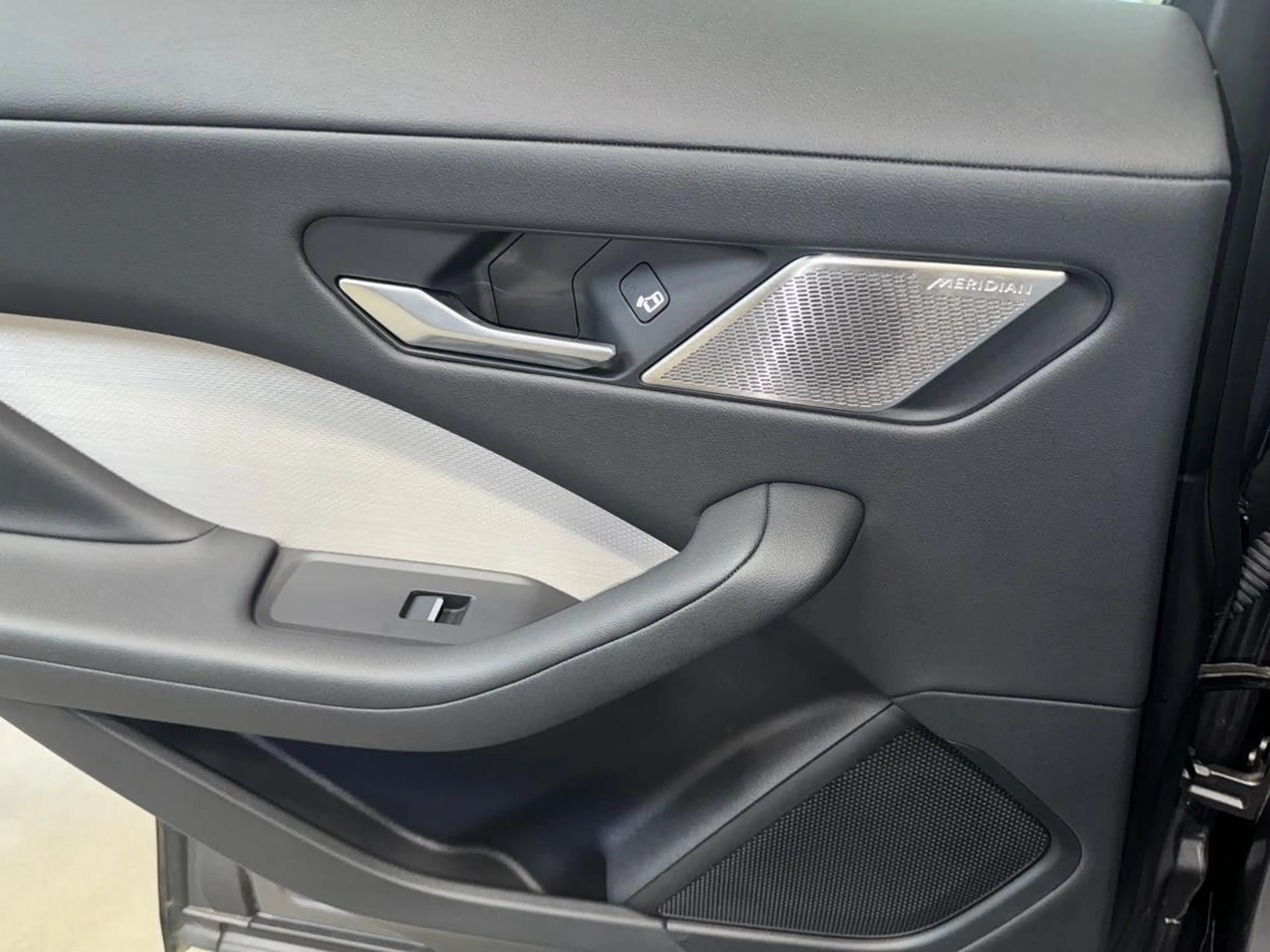 Jaguar I-Pace S EV400 MY22 — photo 14