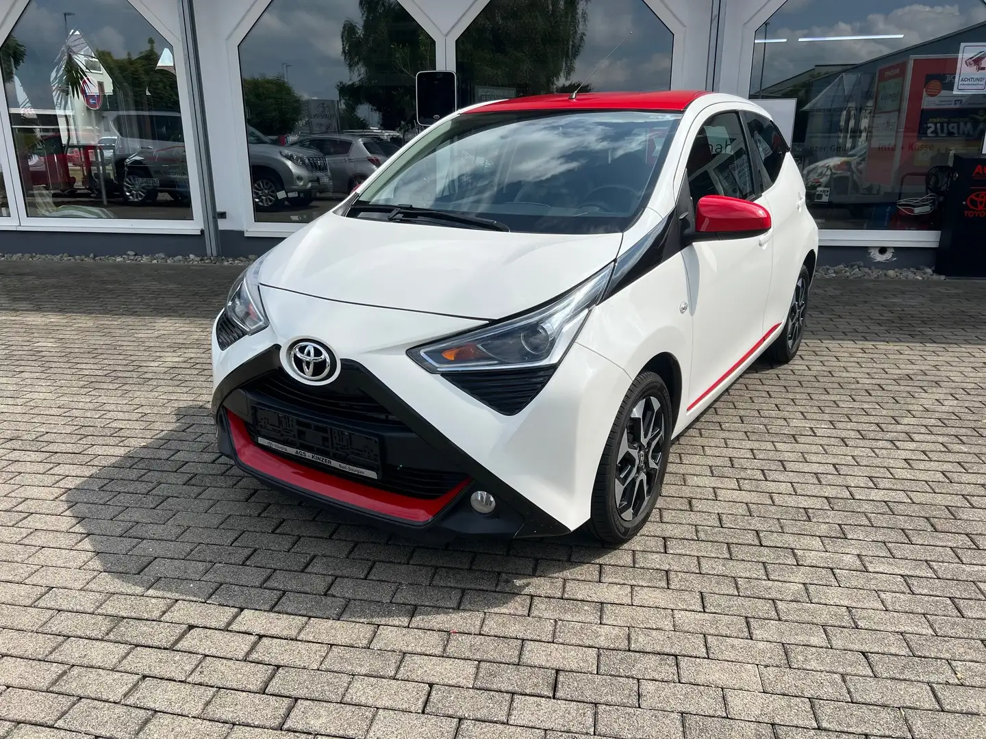Toyota Aygo x-play club Wit - 1