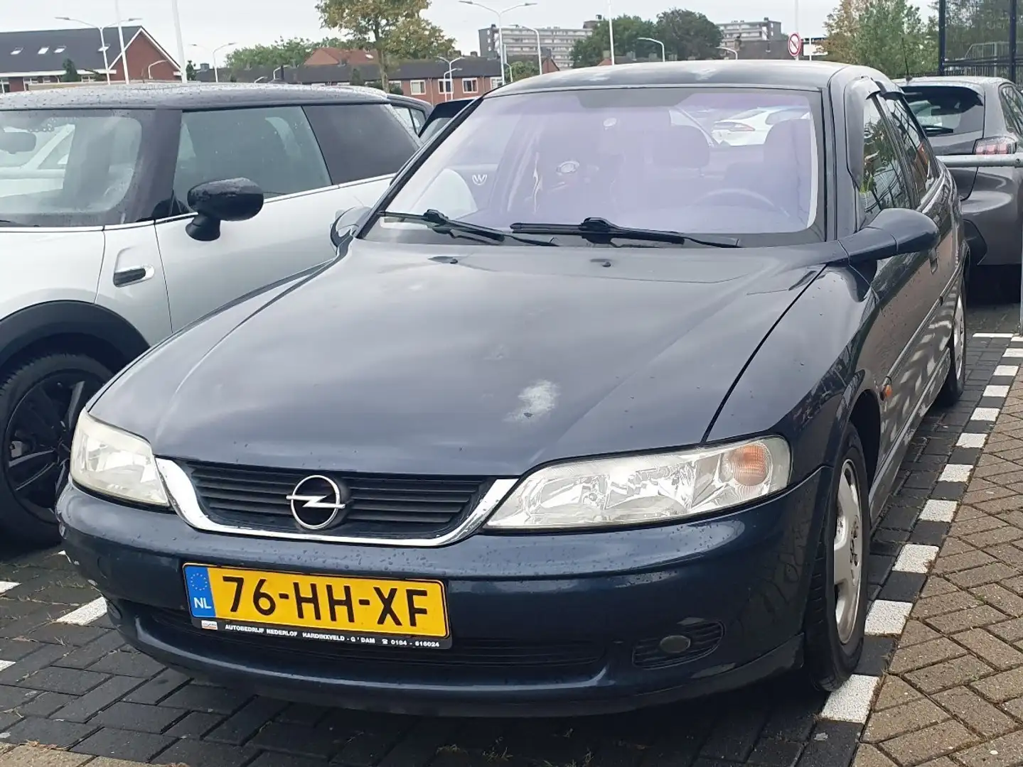 Opel Vectra 1.6 Bleu - 1