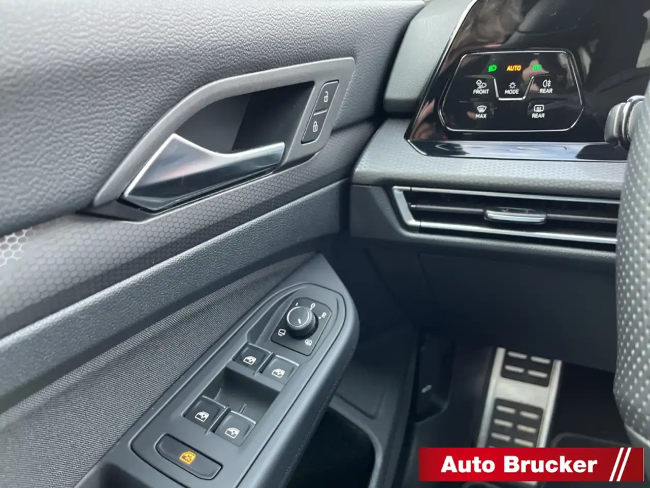 Volkswagen Golf VIII GTD 2.0 TDI+DSG+LED+Navi+Pano+3-Zonen-Klima+S 15