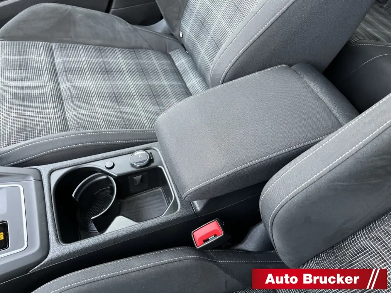 Volkswagen Golf VIII GTD 2.0 TDI+DSG+LED+Navi+Pano+3-Zonen-Klima+S 13