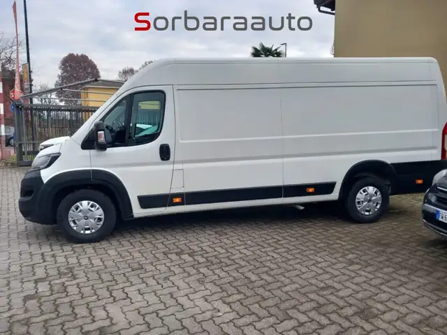 Peugeot Boxer view 2