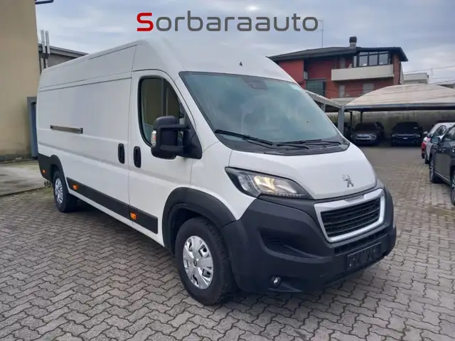 Peugeot Boxer view 3