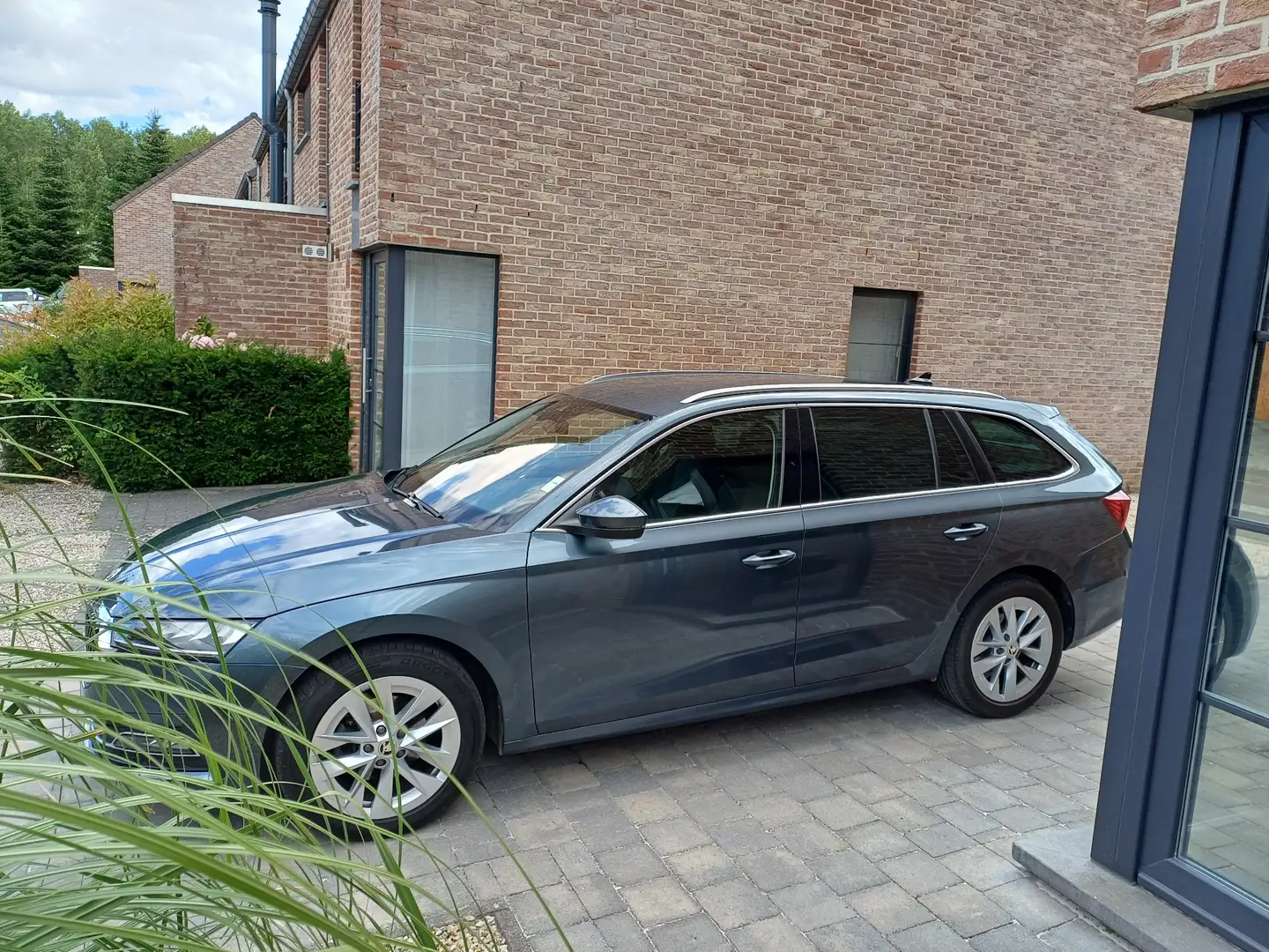 Skoda Octavia SW 2.0 TDi SCR Ambition DSG Grijs - 1