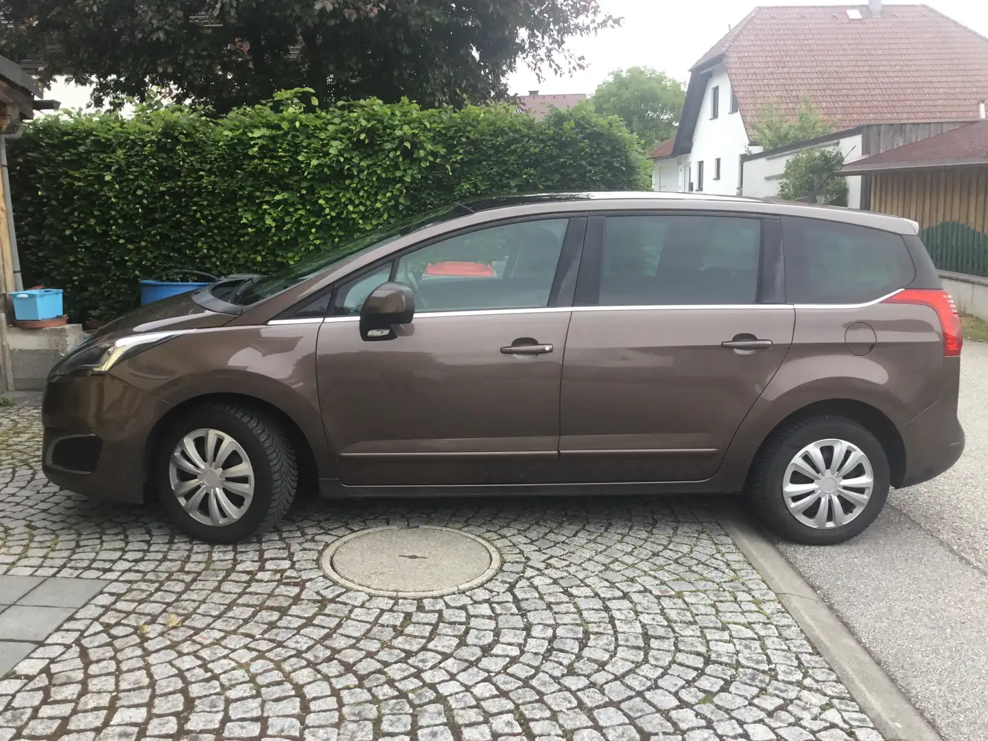 Peugeot 5008 5008 1,6 e-HDi 115 FAP Professional Line Brązowy - 1