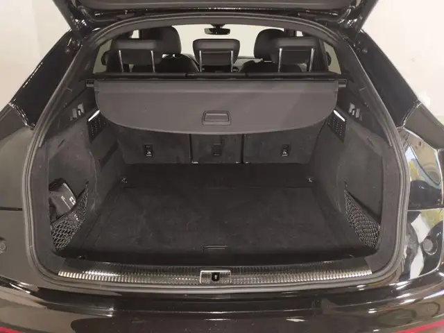 Audi Q5 view 9