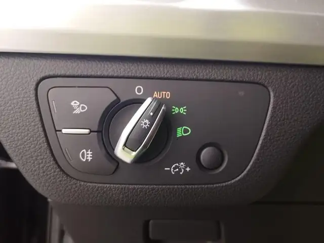 Audi Q5 view 13