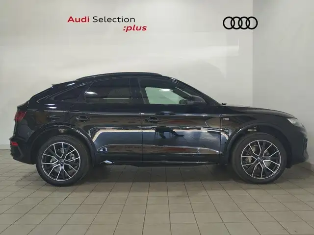 Audi Q5 view 3