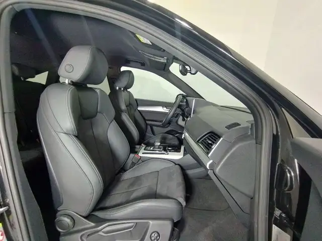 Audi Q5 view 8