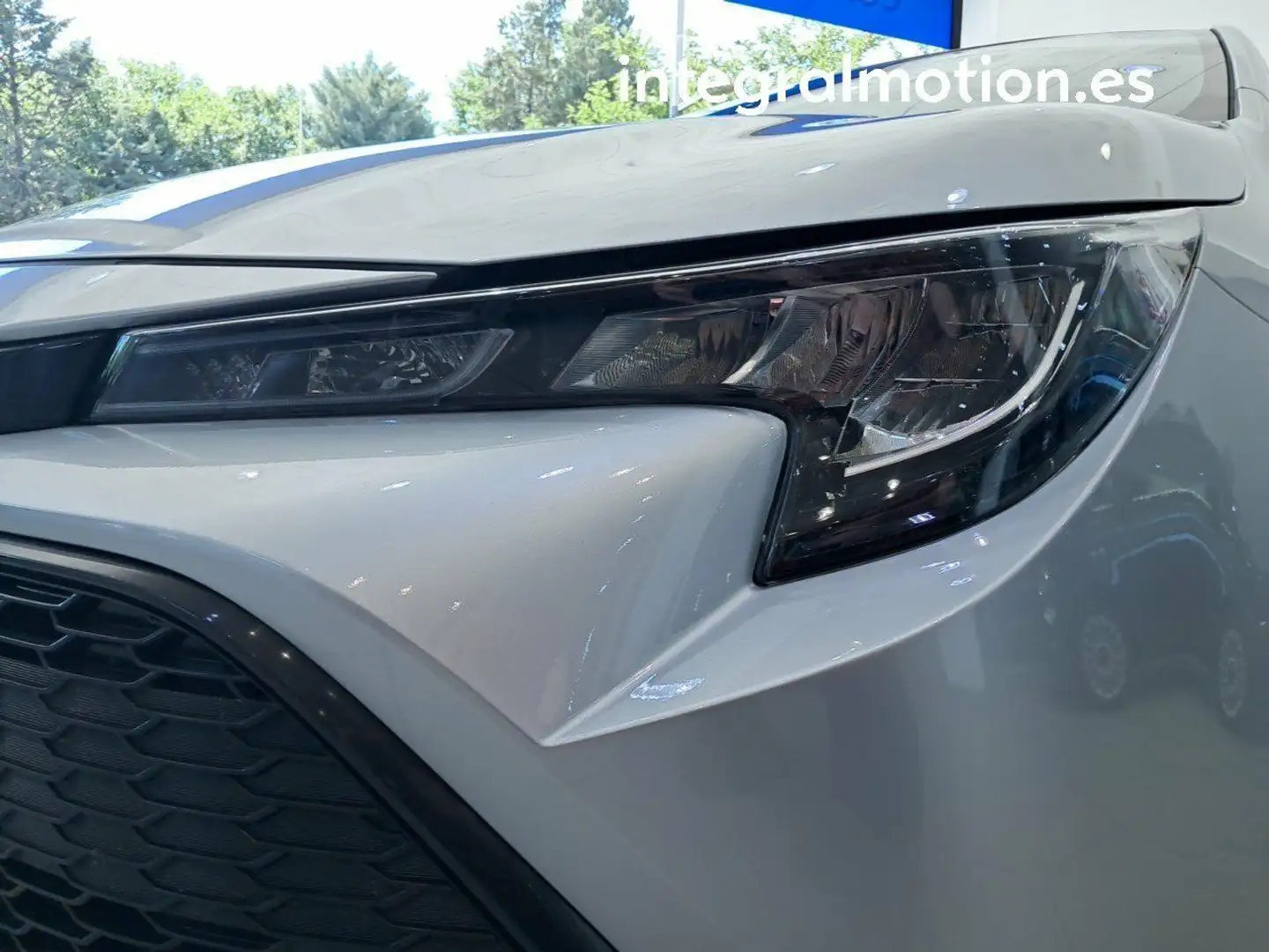 Toyota Corolla 1.8 125H ACTIVE TECH E-CVT Gris - 2