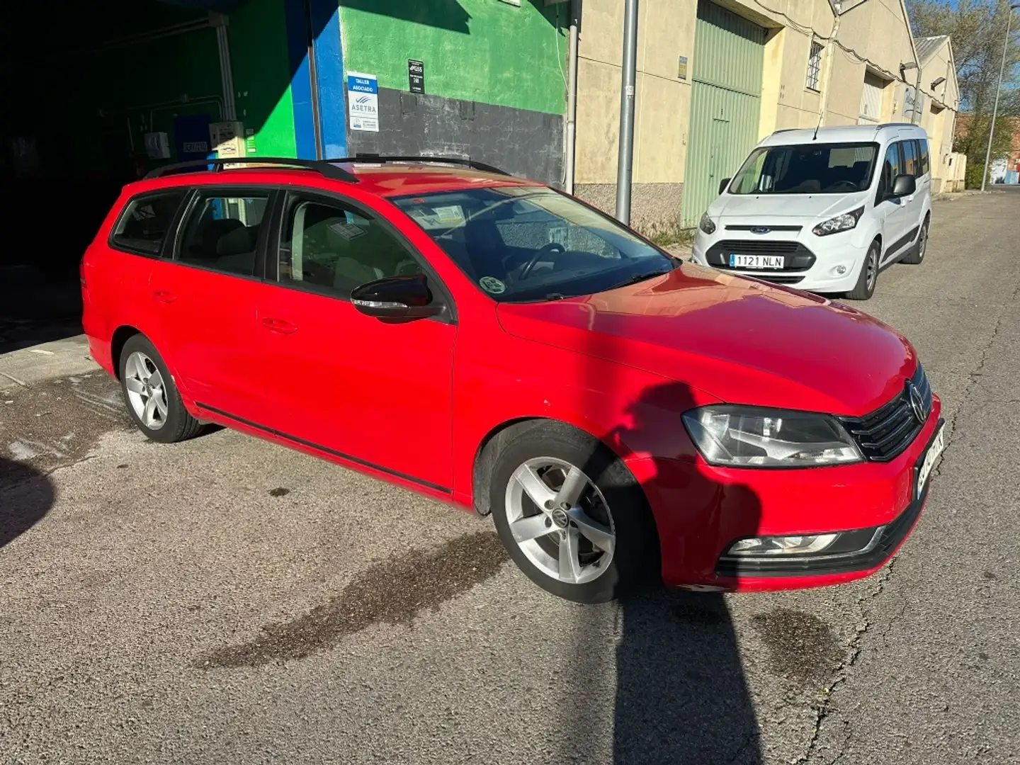 Volkswagen Passat Variant 1.6TDI Business Edition Navi BMT Rojo - 1