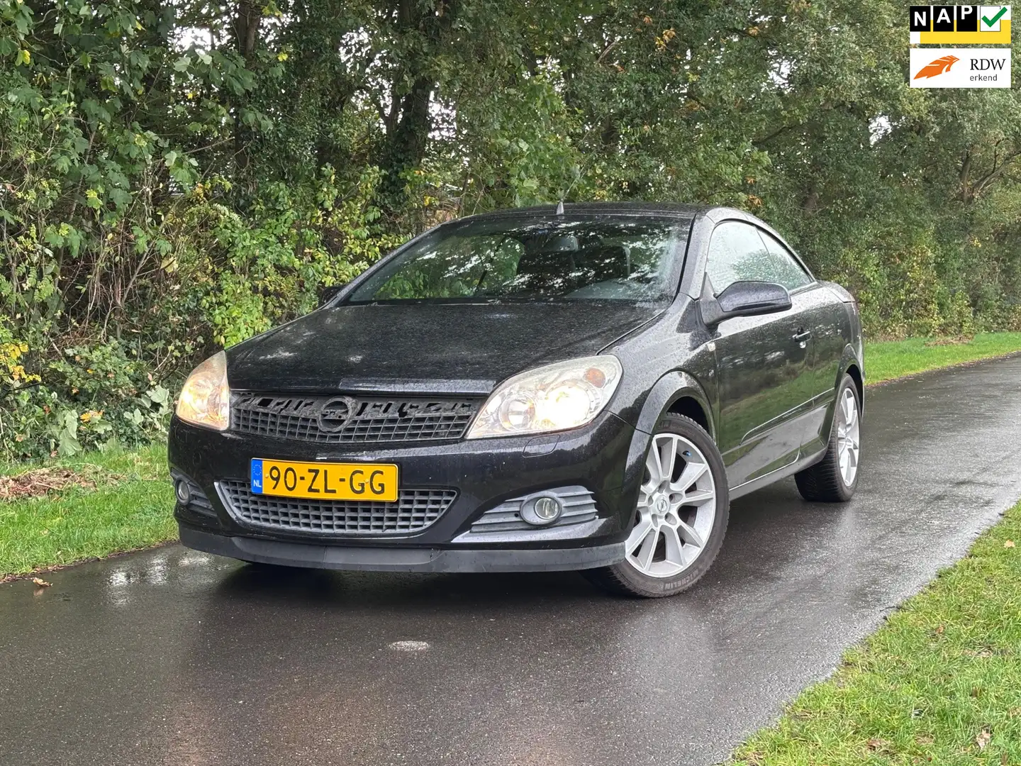 Opel Astra TwinTop 1.8 Temptation | Airco + Cabriolet Nu € 1. Zwart - 1