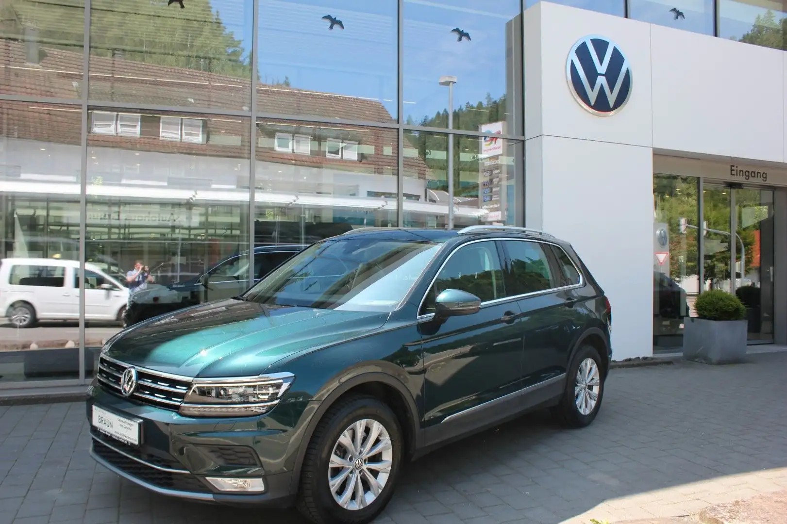 Volkswagen Tiguan Highline 2.0 TSI 4Motion DSG LED,ACC,Navi Grün - 1