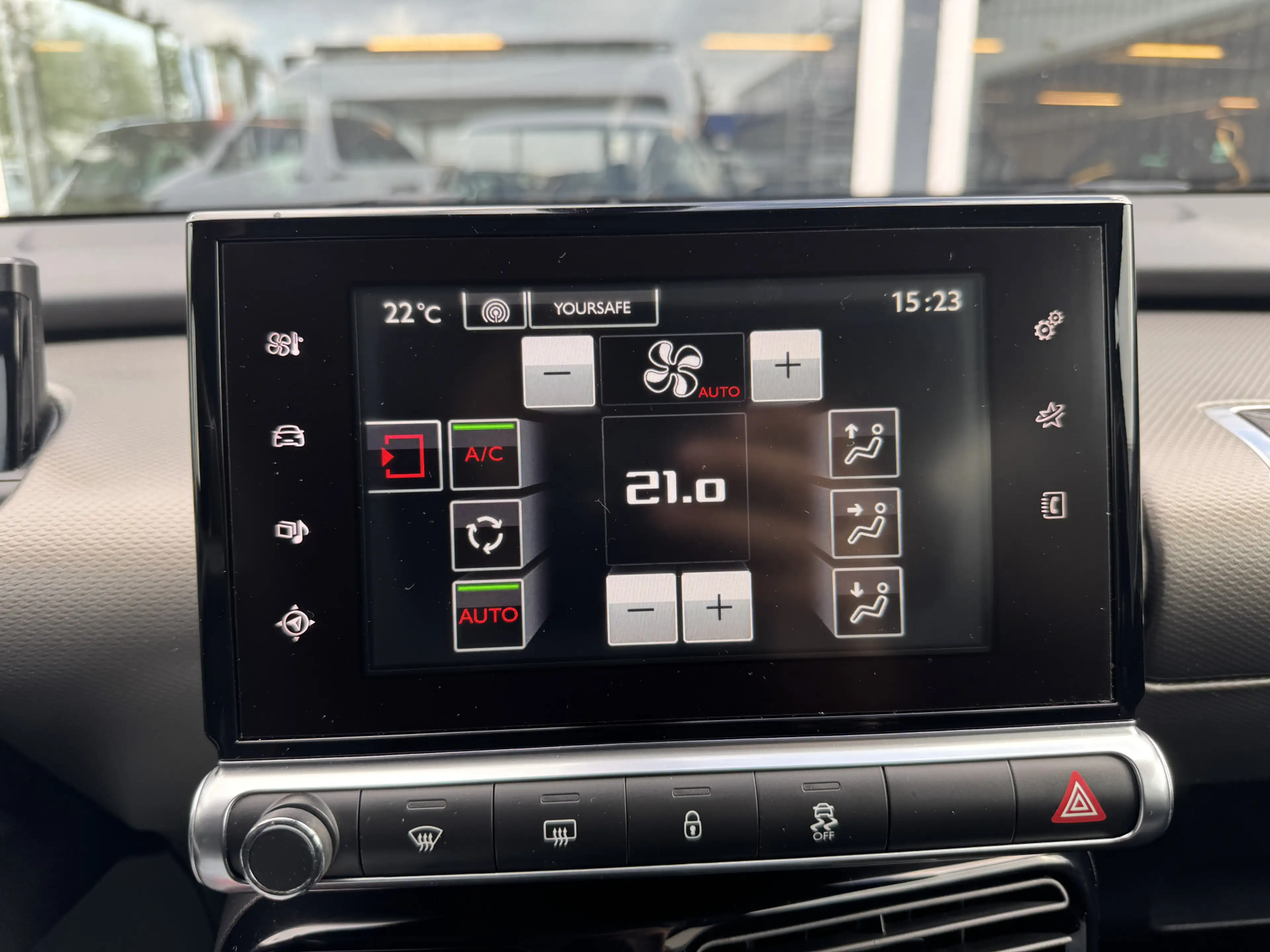 Citroen C4 Cactus 1.2 PureTech Shine Camera / Pdc / Lmv — photo 23