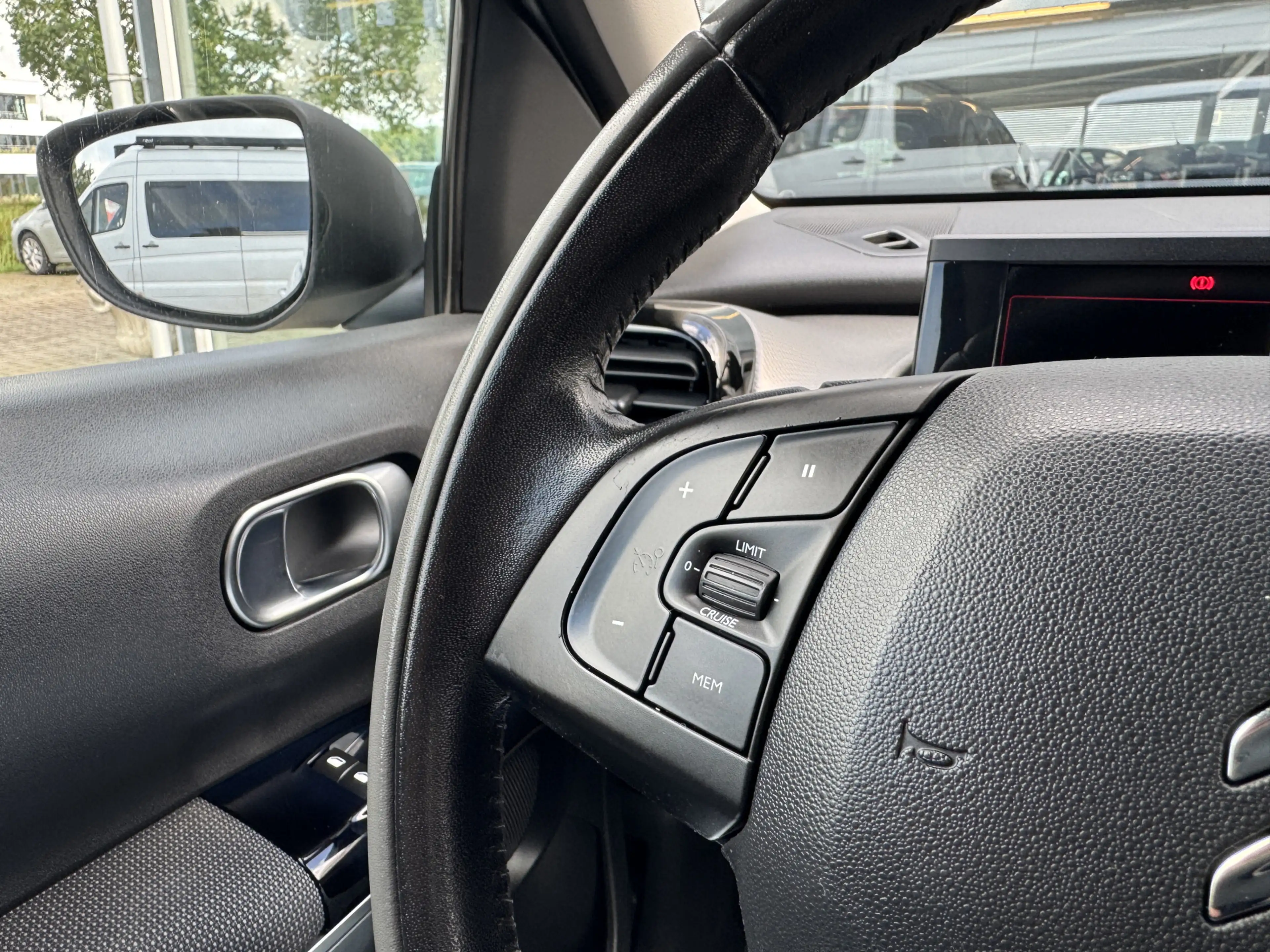 Citroen C4 Cactus 1.2 PureTech Shine Camera / Pdc / Lmv — photo 21