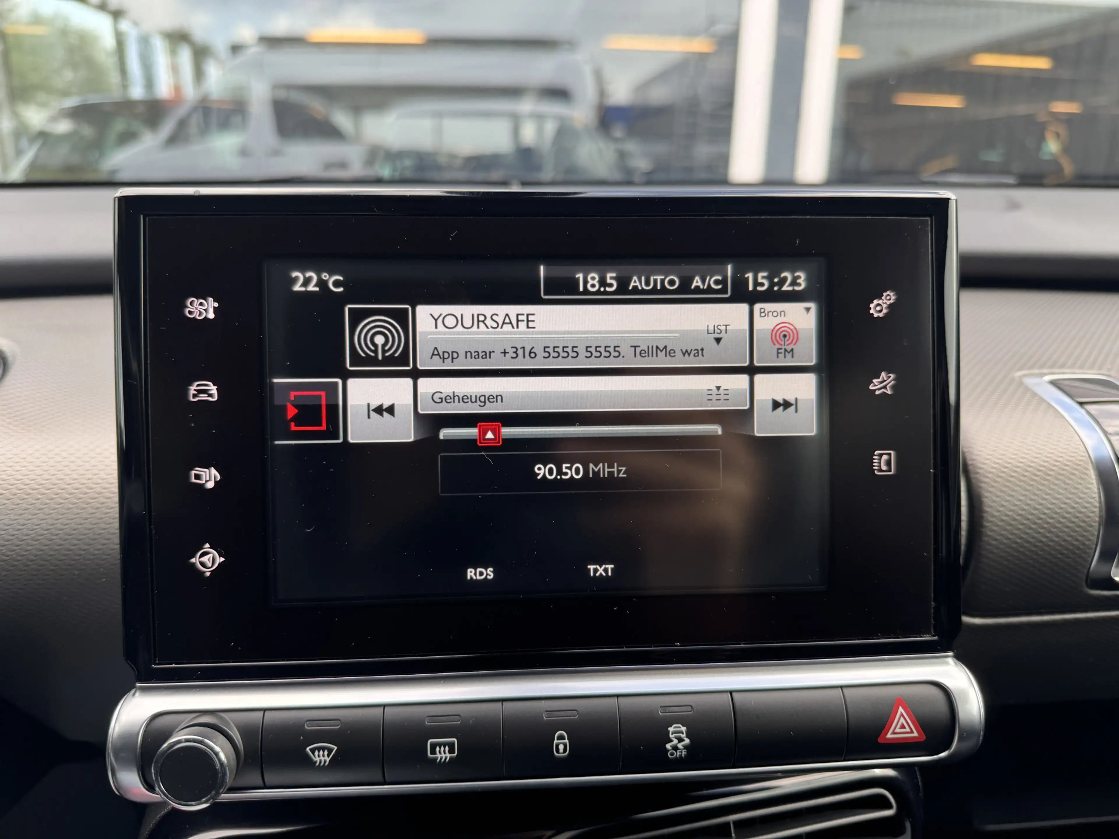 Citroen C4 Cactus 1.2 PureTech Shine Camera / Pdc / Lmv — photo 24