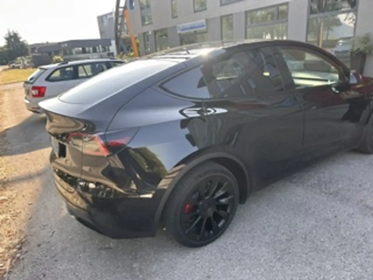 Tesla Model Y Long Range Dual Motor awd, миниатюра 3