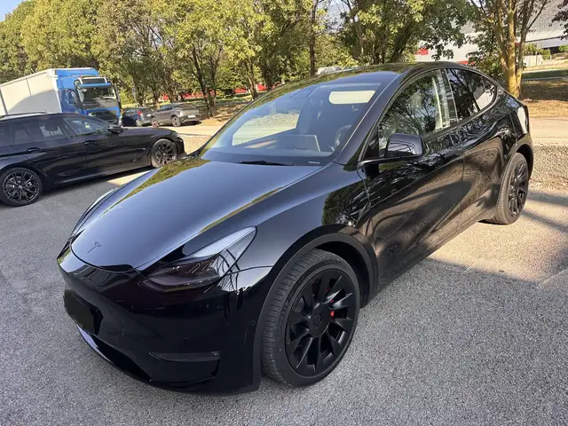 Tesla Model Y Long Range Dual Motor awd