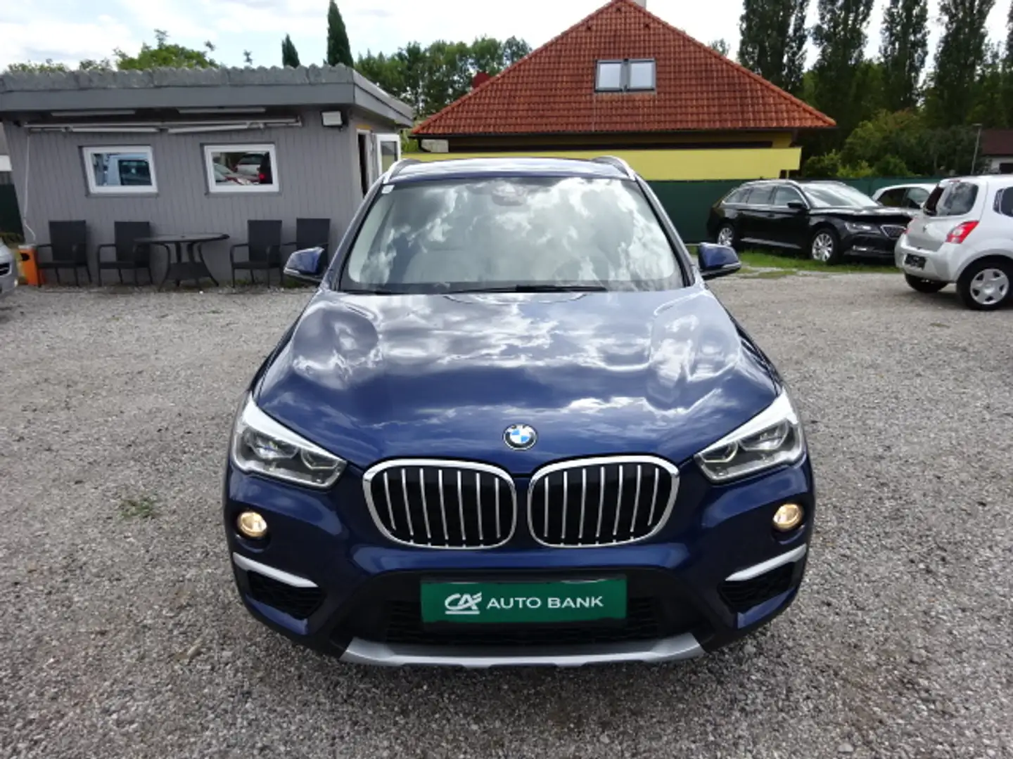 BMW X1 sDrive 18 d xLine Traumzustand Head Up Display 1 Besitz Nichtraucher Top Ausstattung Garagengepflegt innen wie neu Blau - 2