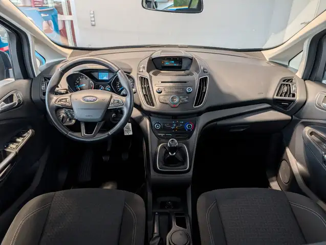 Ford Grand C-Max view 13