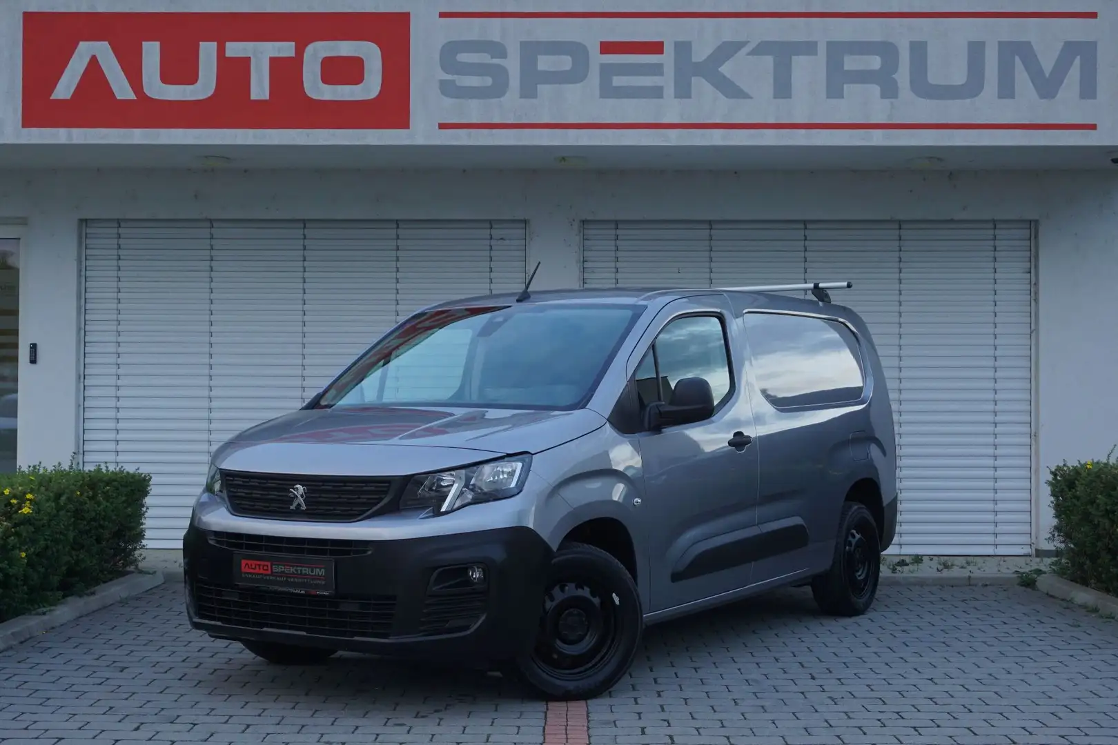 Peugeot Partner  Lang BlueHDi 130 Premium Aut | € 173 mtl Grau - 1
