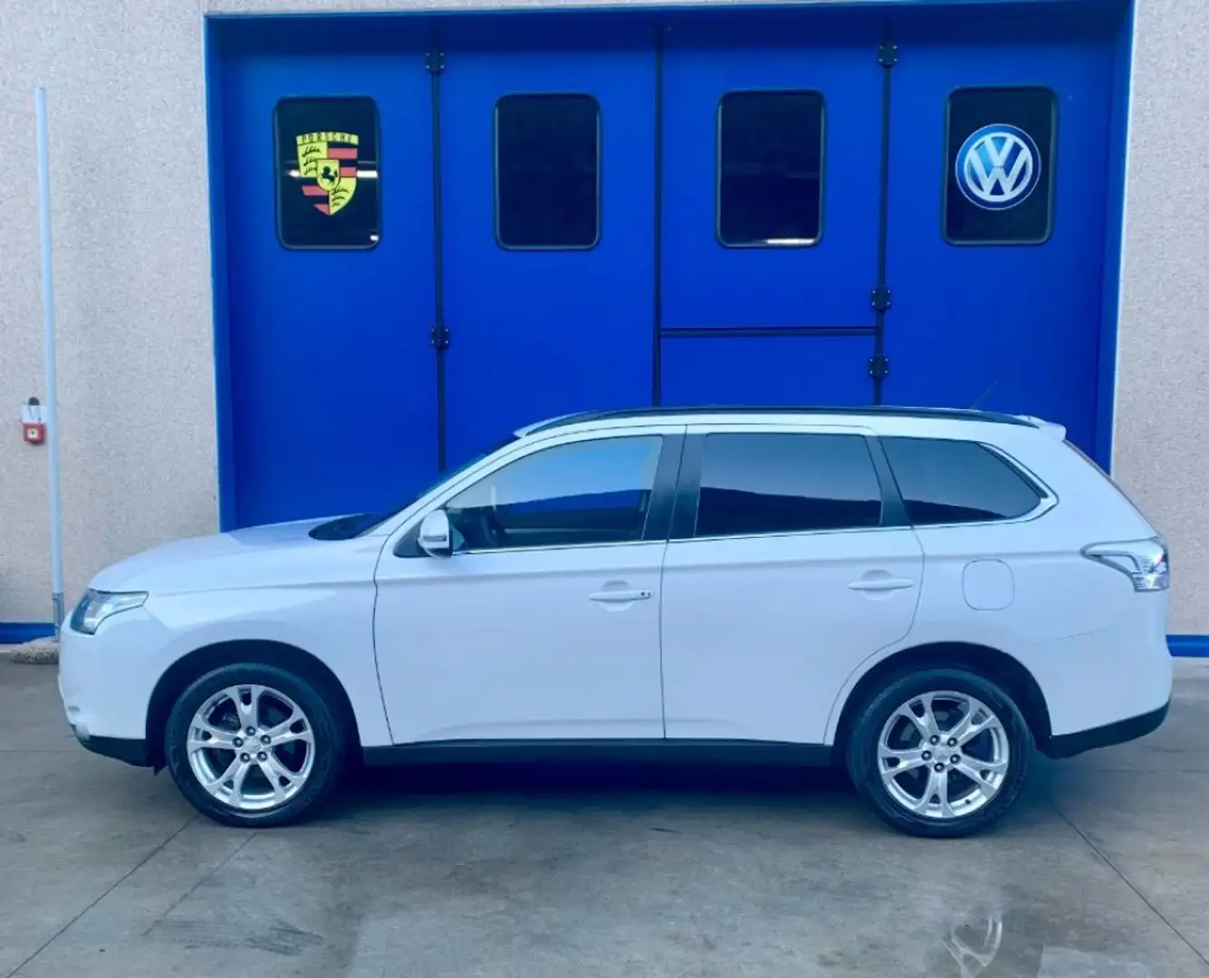 Mitsubishi Outlander 2.2 DI-D 4WD  Instyle AUT. 7p. DISTRIBUZIONE NUOVA Weiß - 2