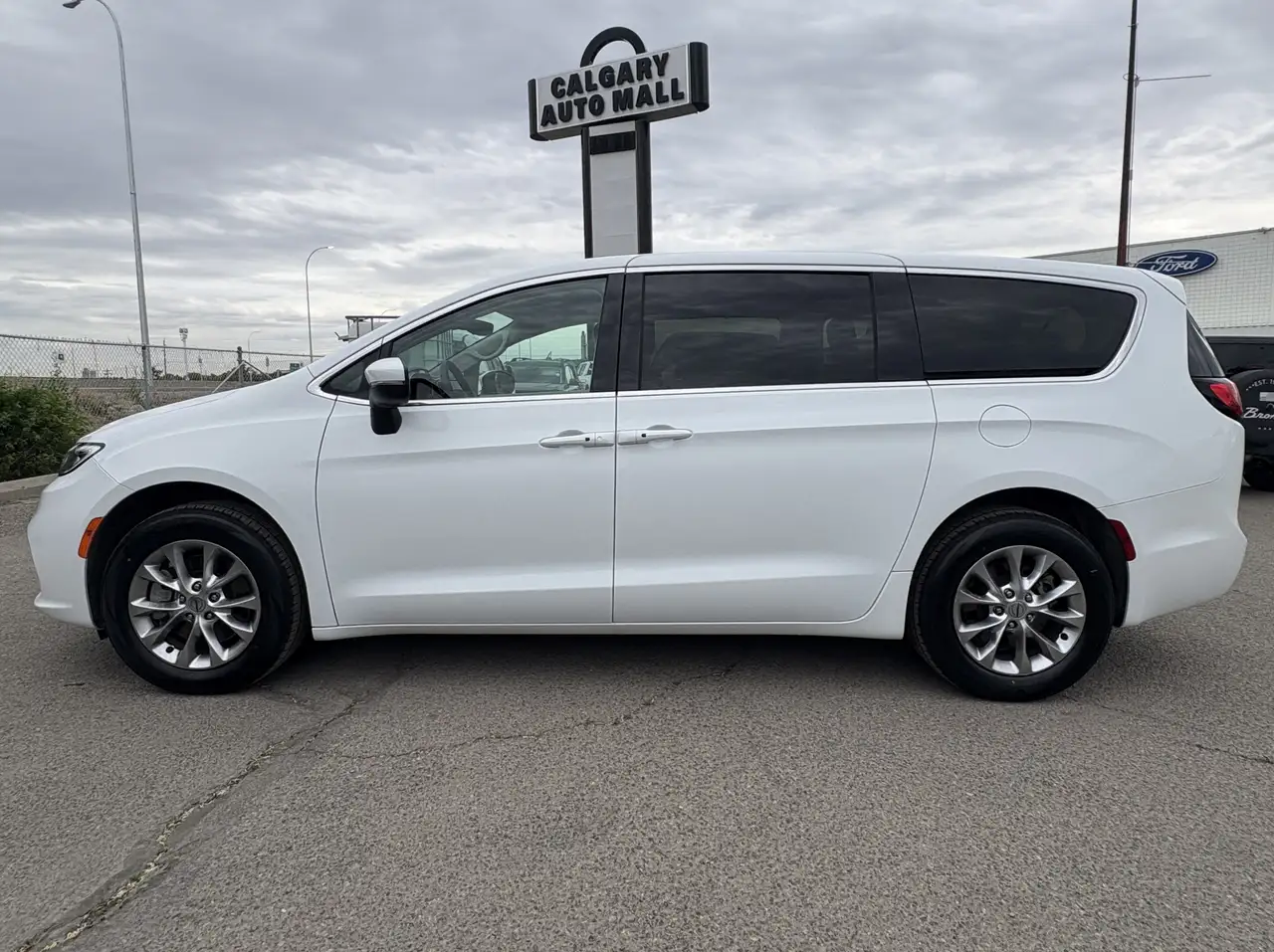 Chrysler Pacifica снимка Chrysler Pacifica
