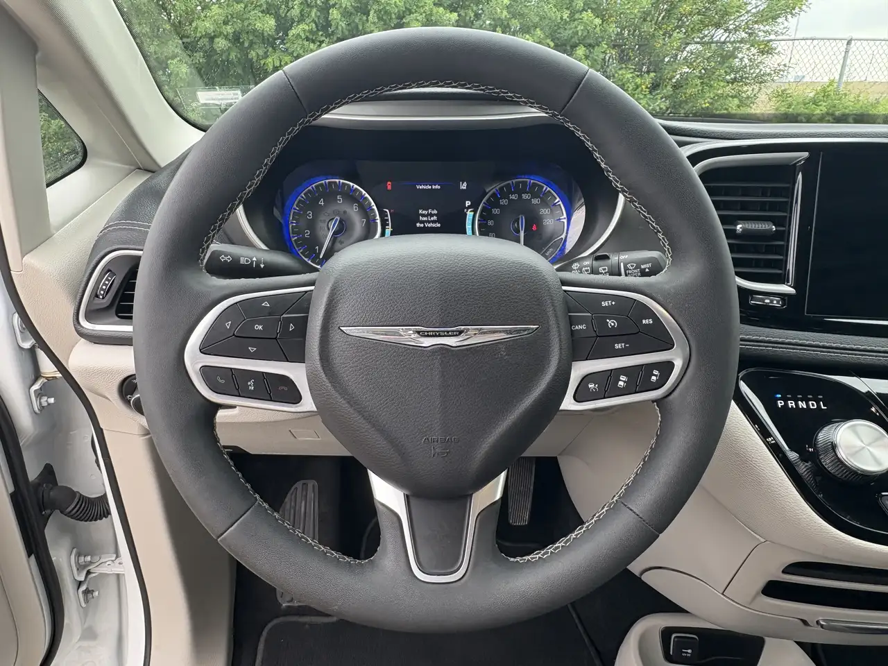Chrysler Pacifica снимка Chrysler Pacifica