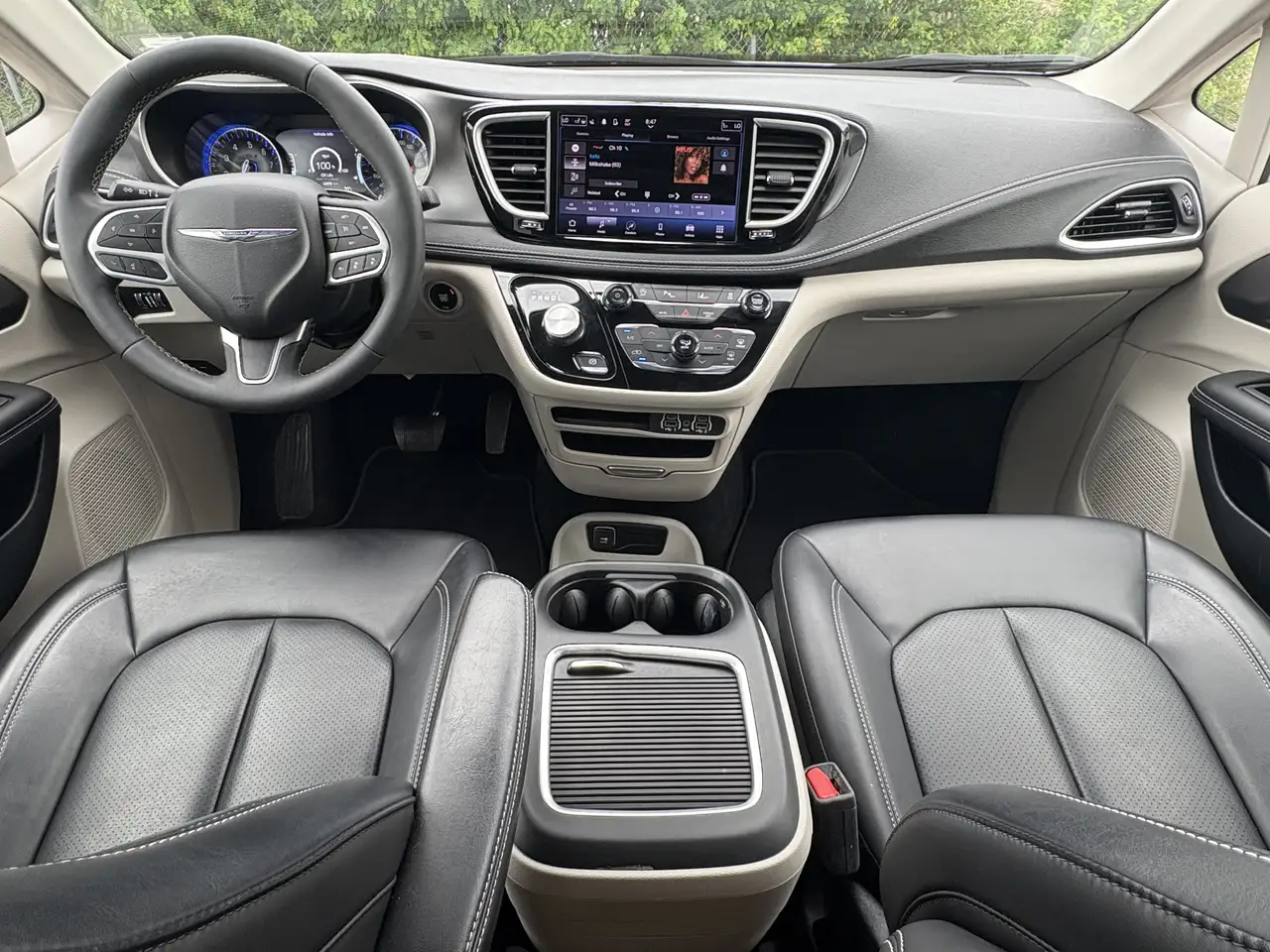 Chrysler Pacifica снимка Chrysler Pacifica