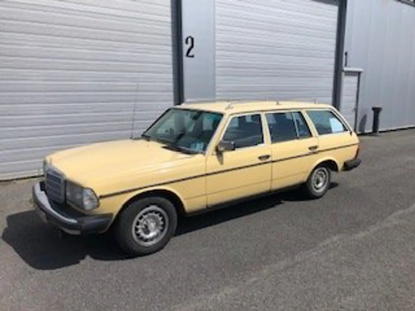Mercedes-Benz 300 300 TD Galben - 1