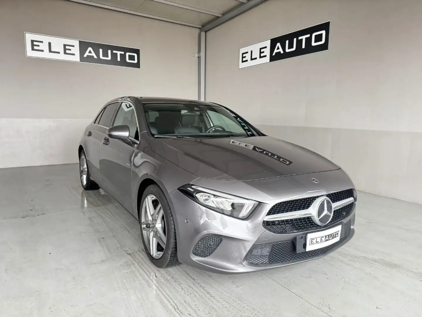 Mercedes-Benz A 180 d Automatic Sport 18'' - Pelle - Led - 10.25' Gris - 1