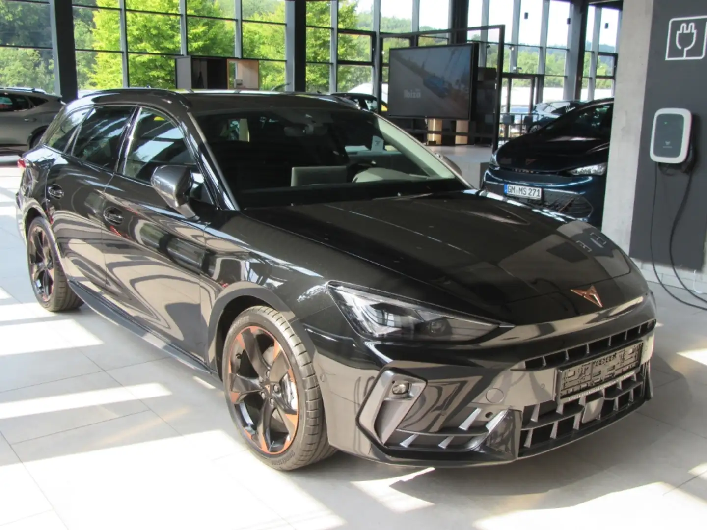 CUPRA Leon Sportstourer 2.0 TSI 4-Drive 204PS 7-Gang DSG Noir - 2