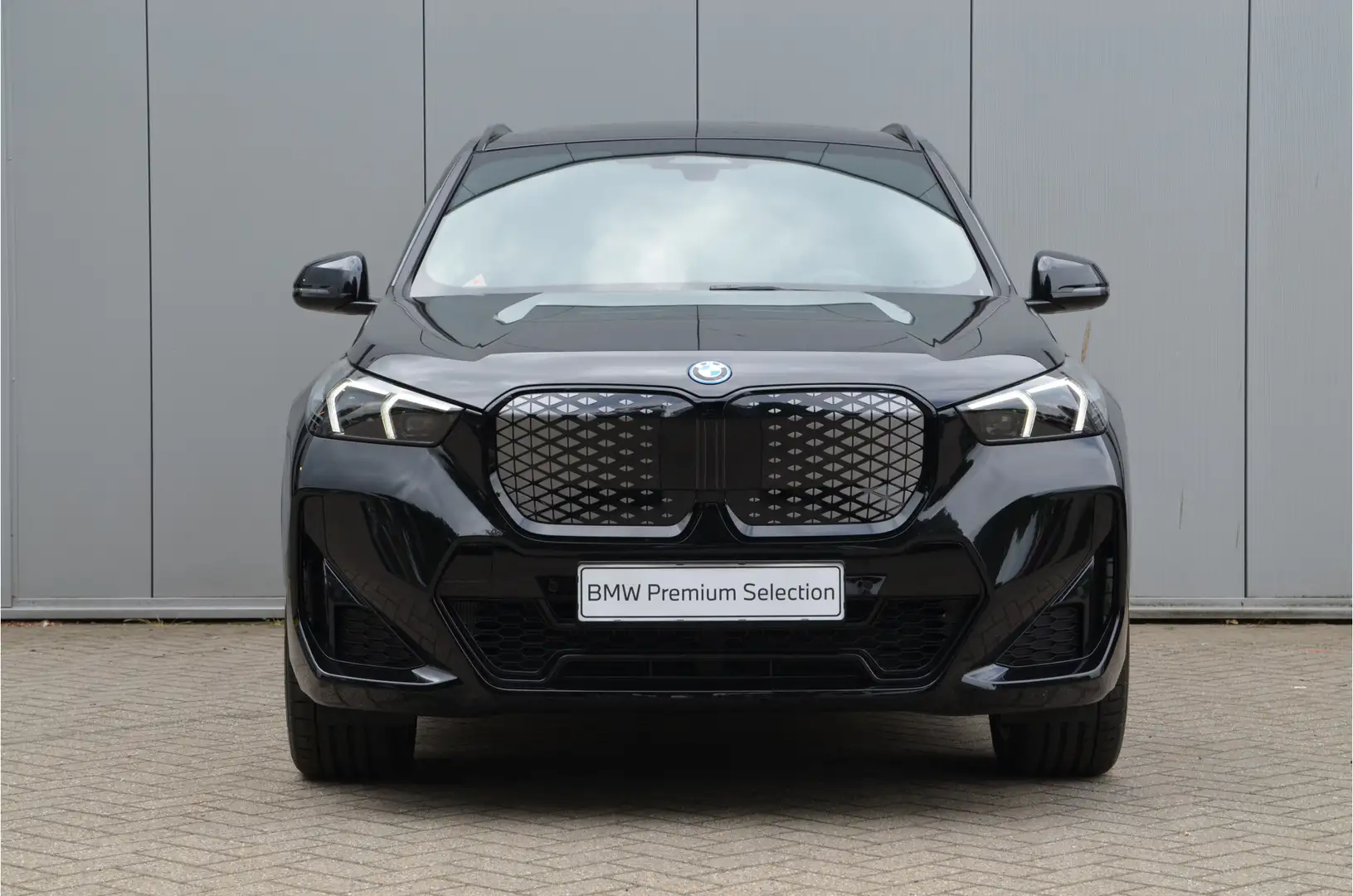 BMW iX1 eDrive20 M Sport / Panoramadak / Achteruitrijcamer Noir - 2