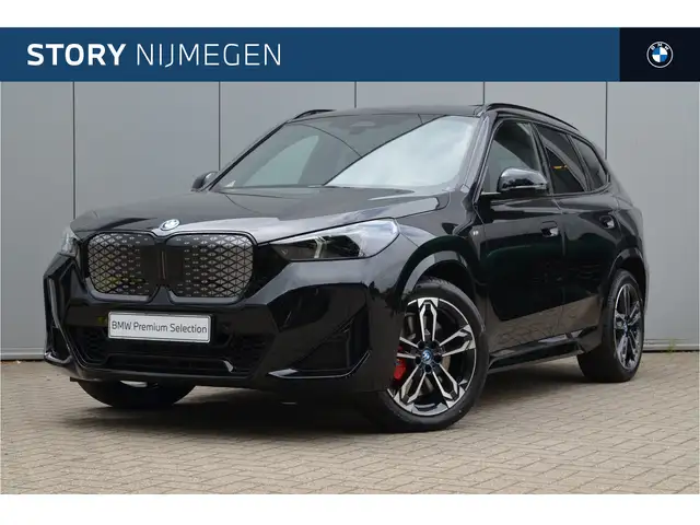 BMW iX1 eDrive20 M Sport / Panoramadak / Achteruitrijcamer