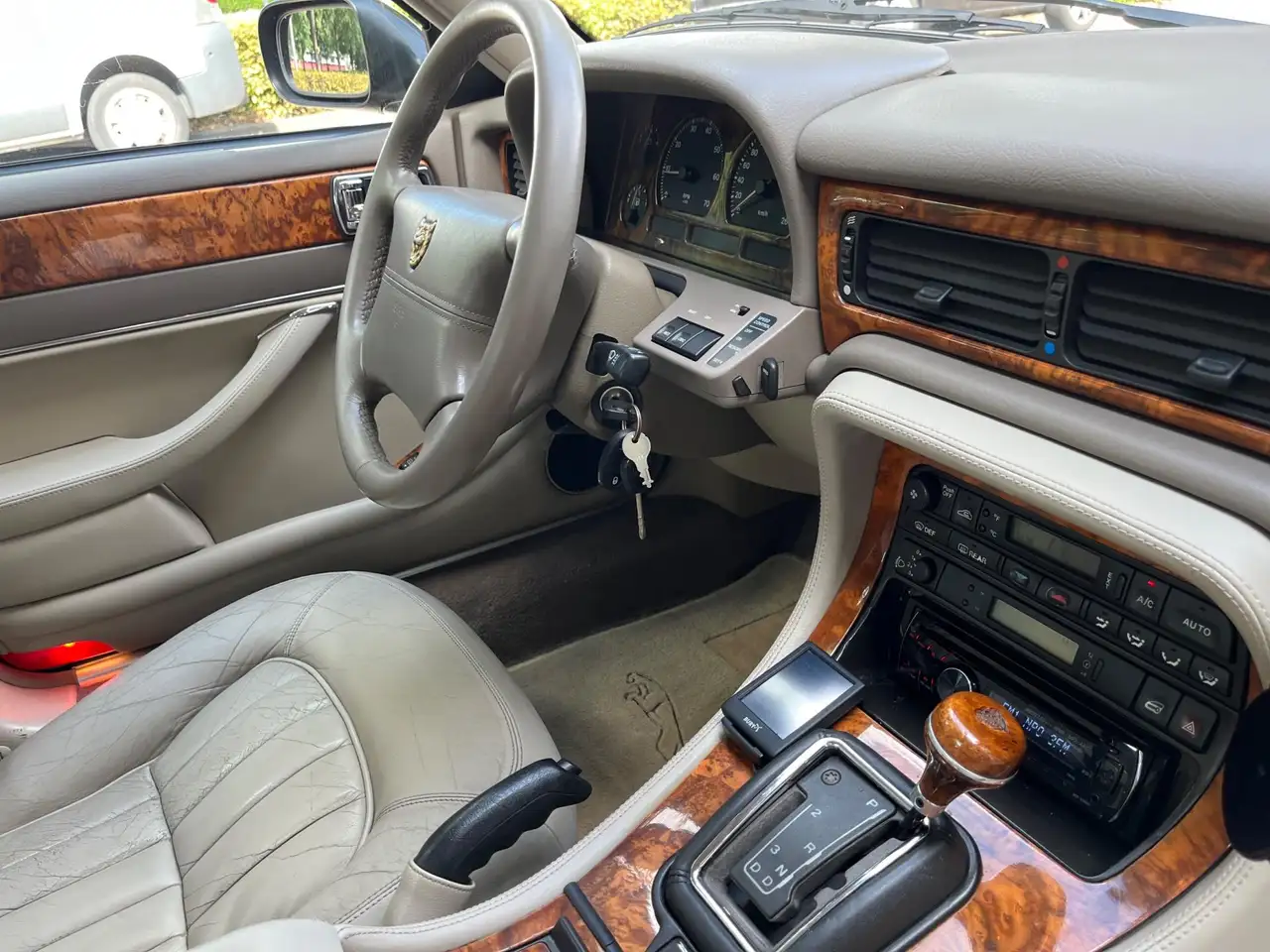Jaguar XJ 3.2, Automaat, Yongtimer, Hele nette staat., foto 11