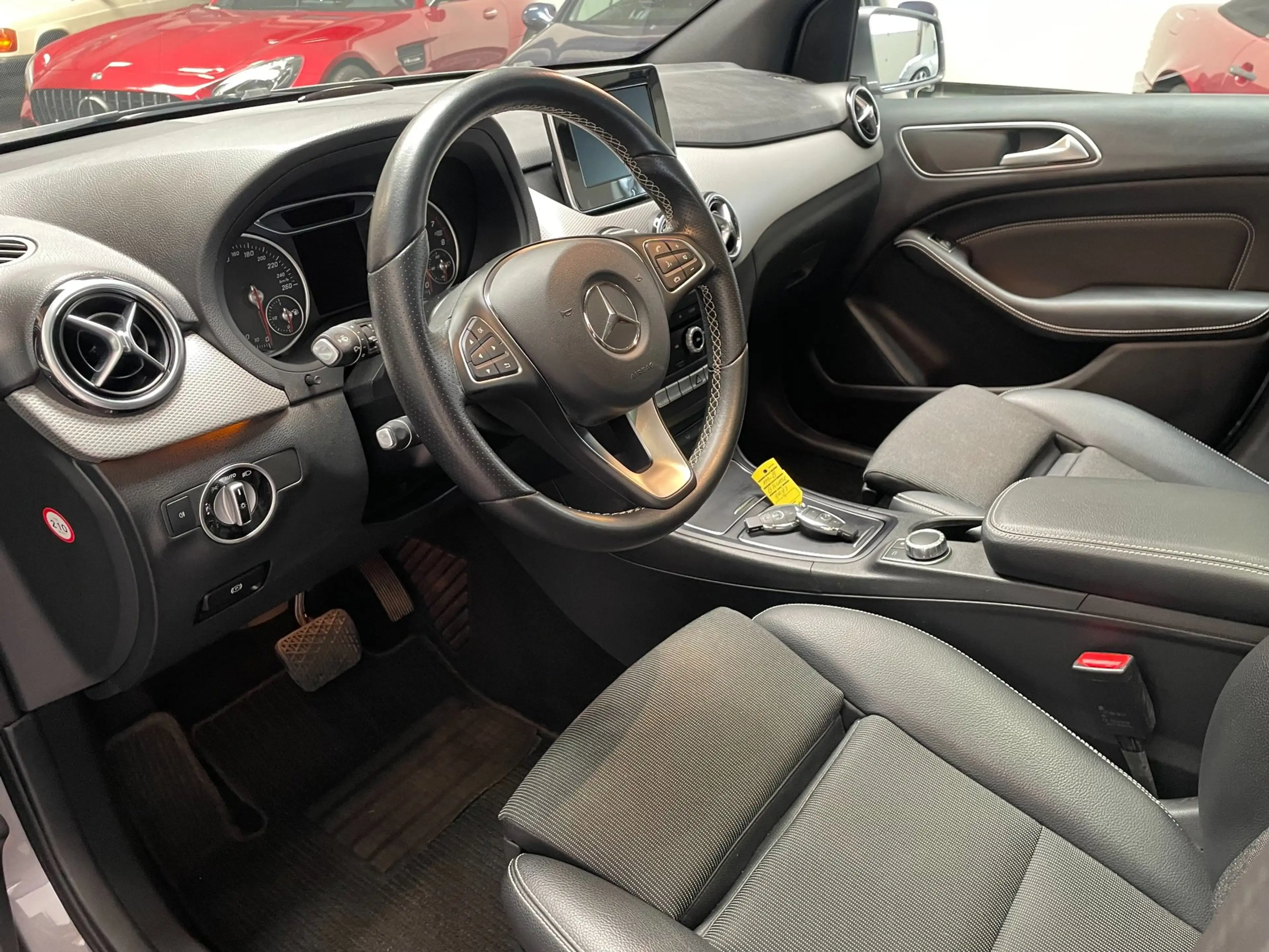 Mercedes-Benz B 220 4Matic Ambition — photo 6