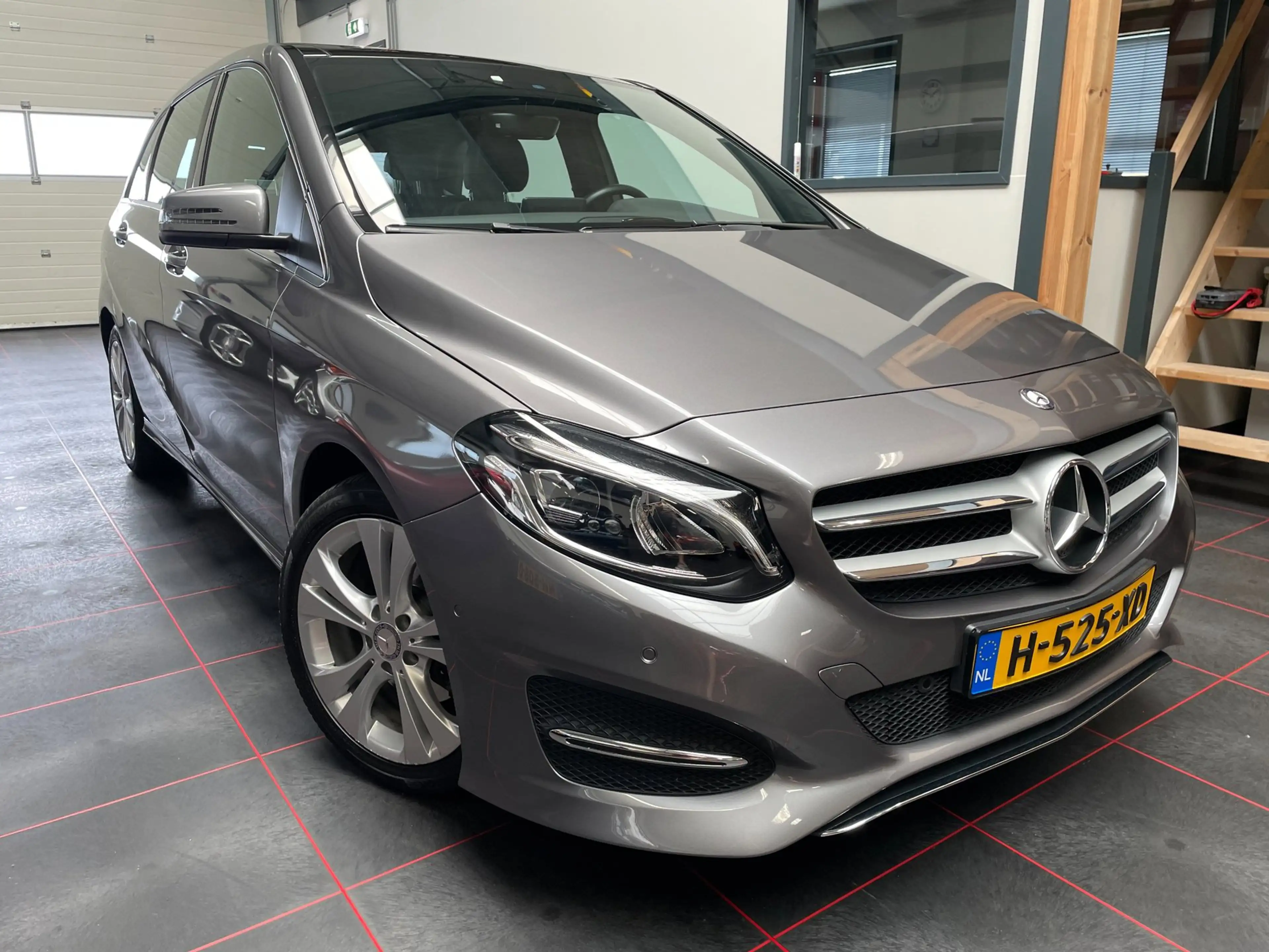 Mercedes-Benz B 220 4Matic Ambition — photo 4