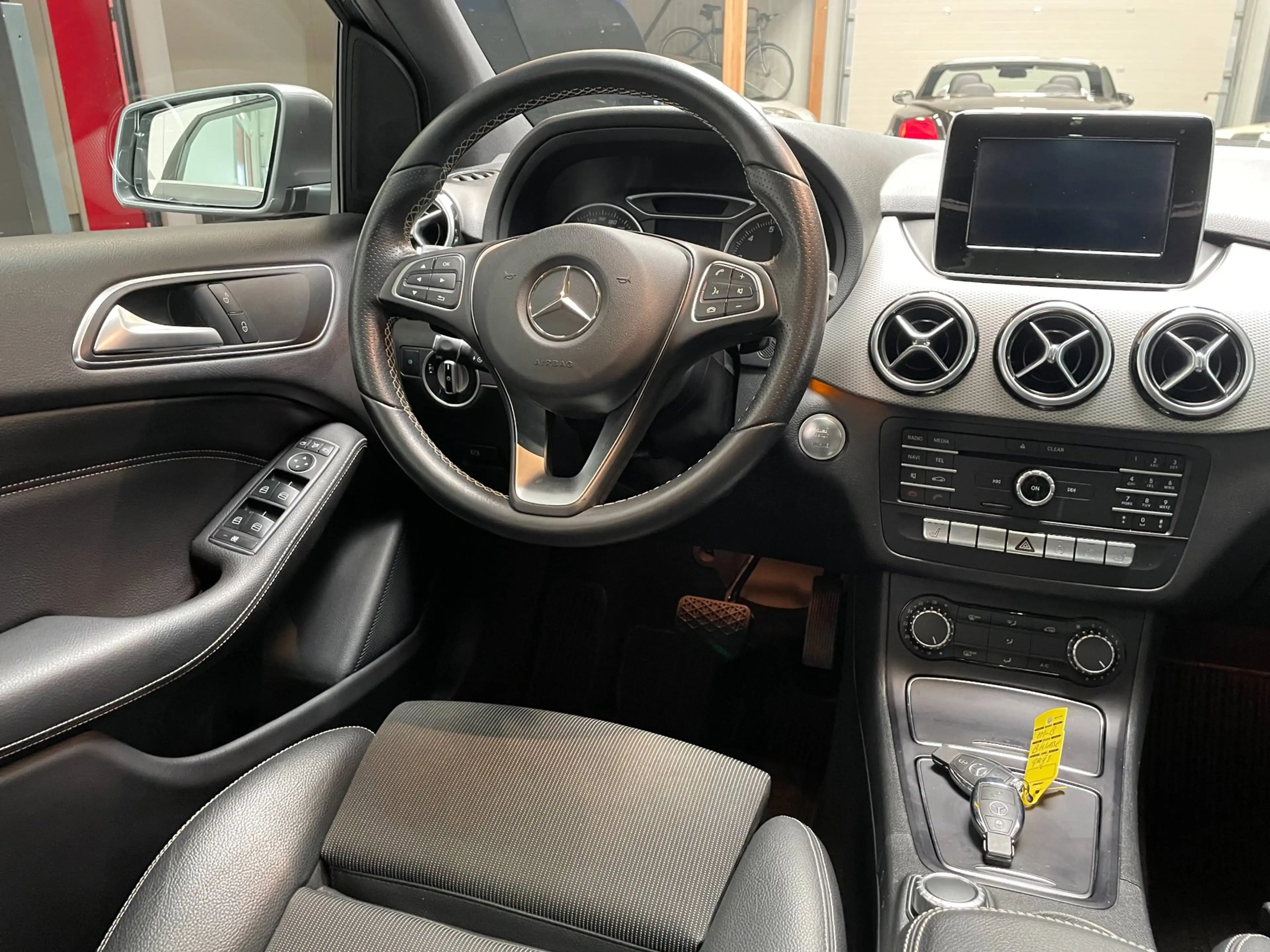 Mercedes-Benz B 220 4Matic Ambition — photo 11