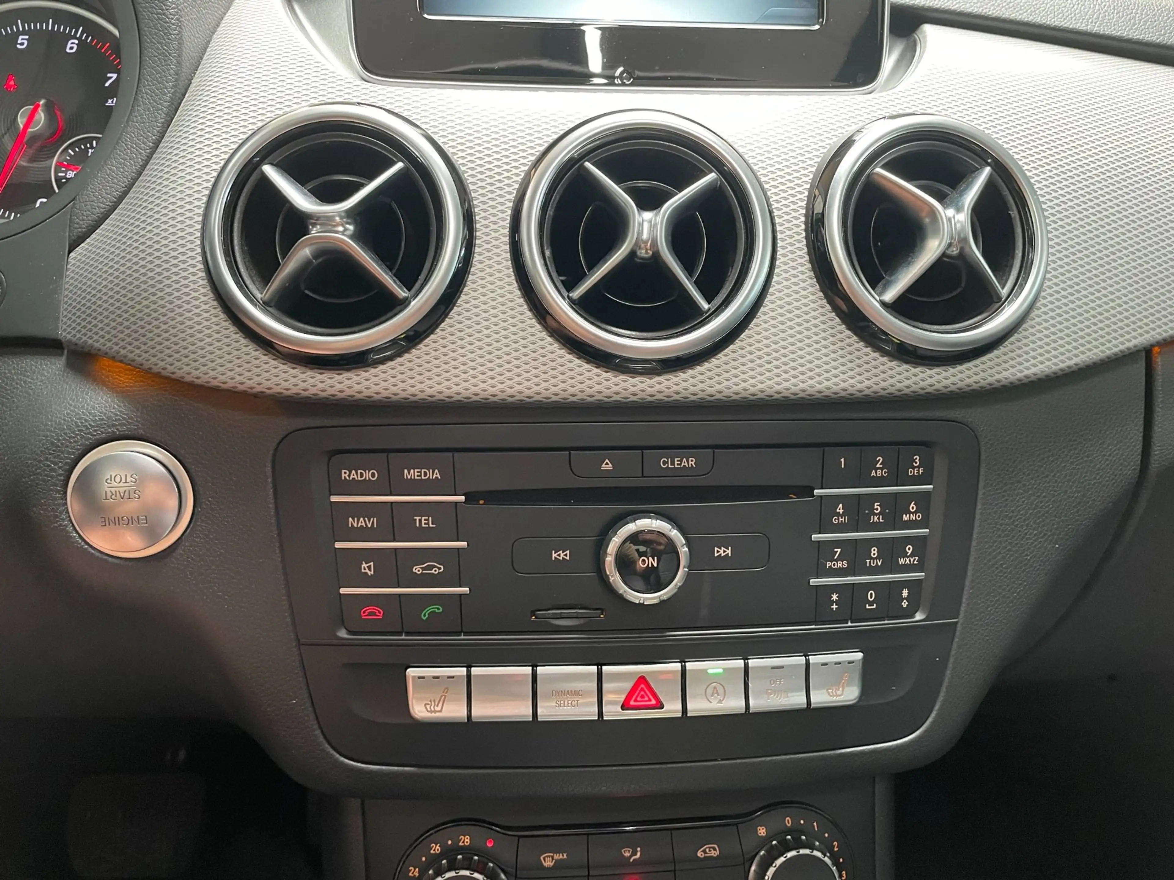 Mercedes-Benz B 220 4Matic Ambition — photo 27
