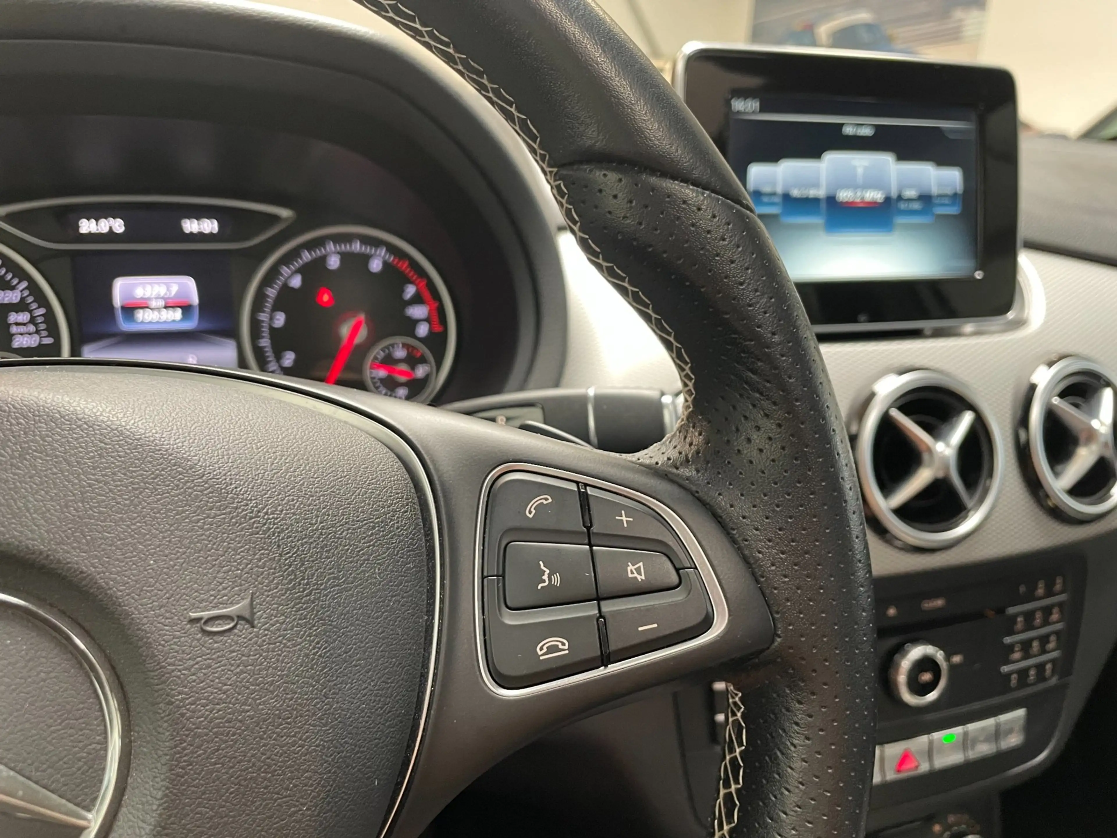 Mercedes-Benz B 220 4Matic Ambition — photo 29